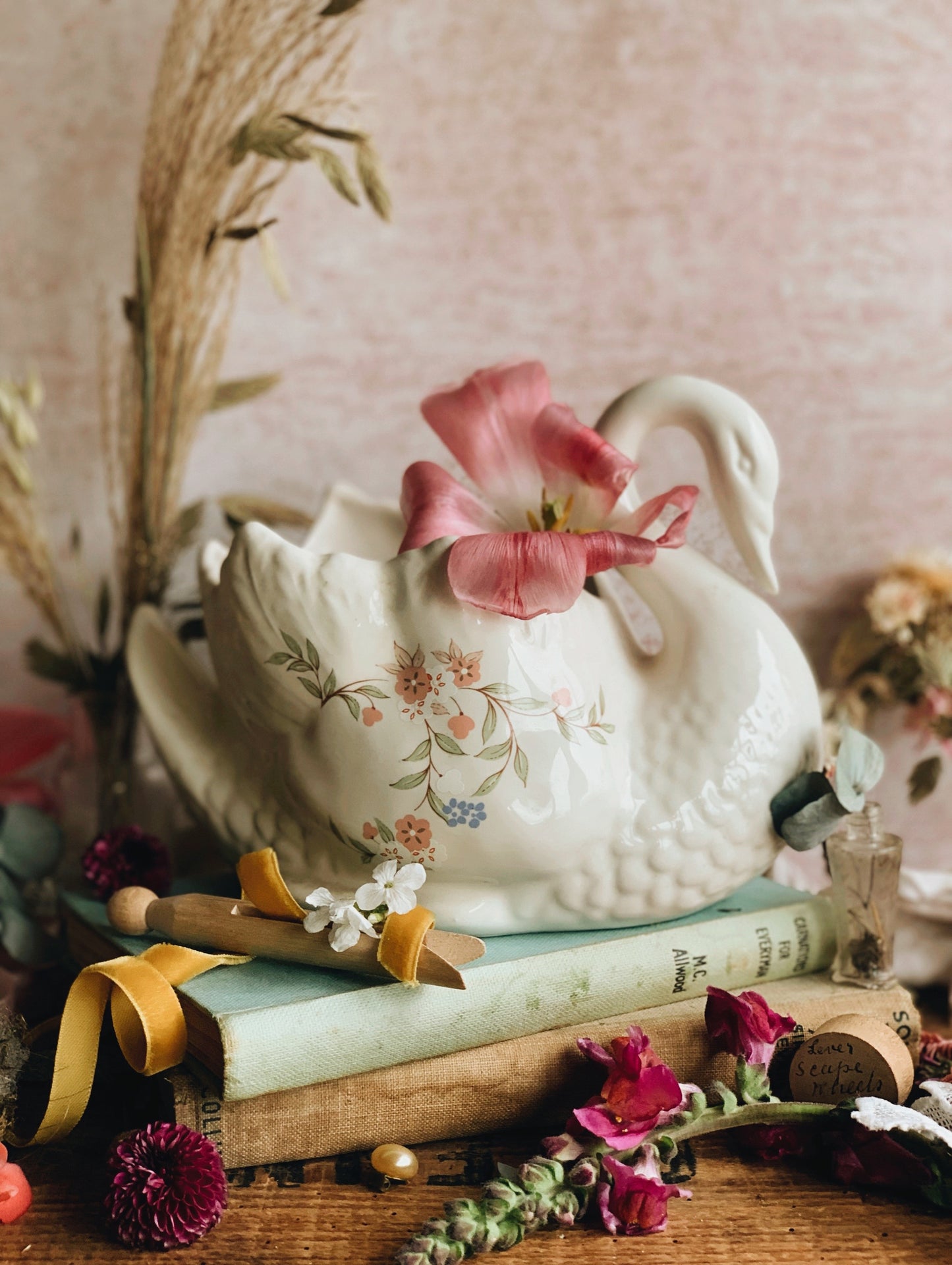 Vintage 1980’s Swan Floral Planter