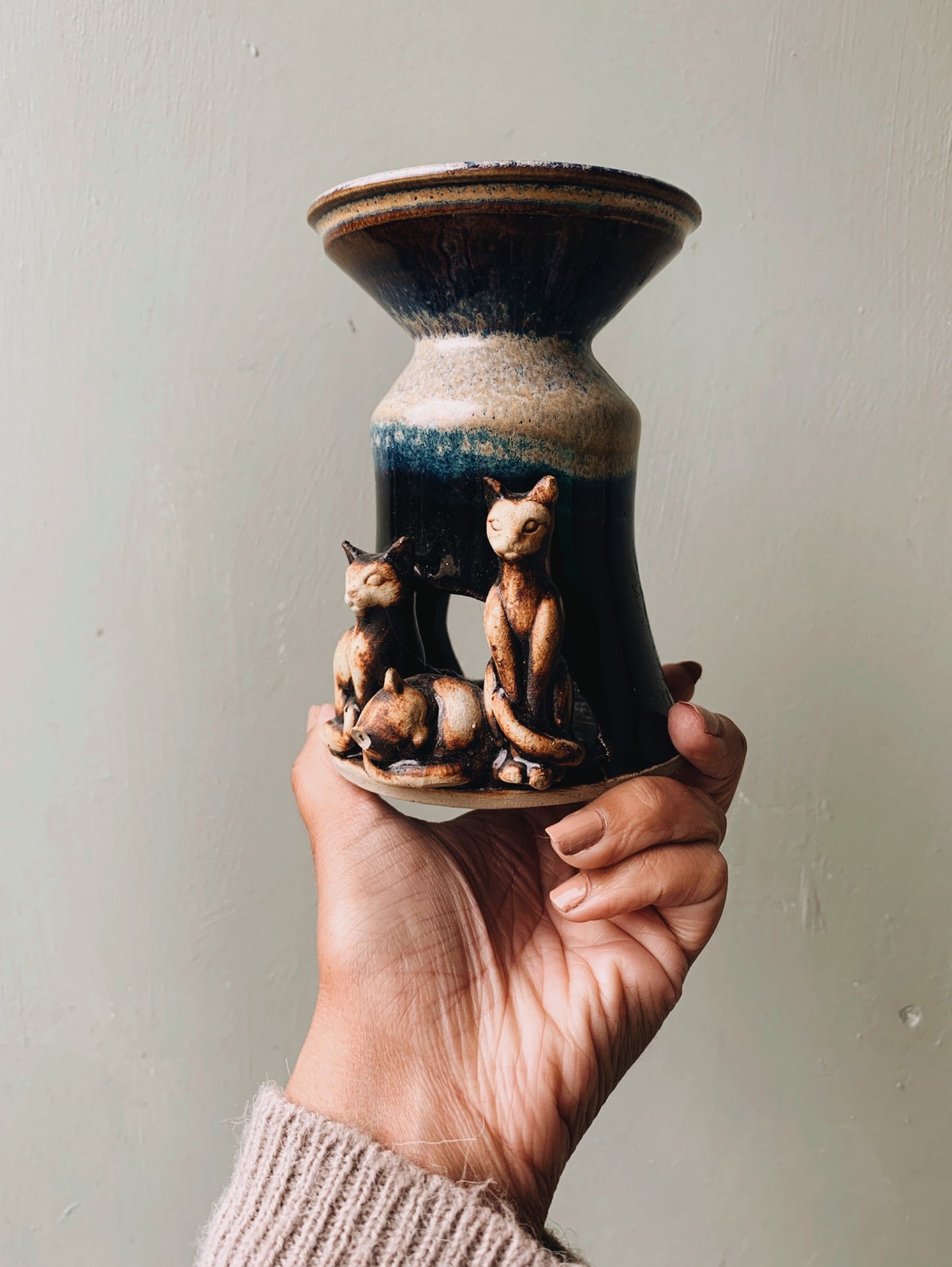 Rustic Hand~thrown Cats Holder / Burner