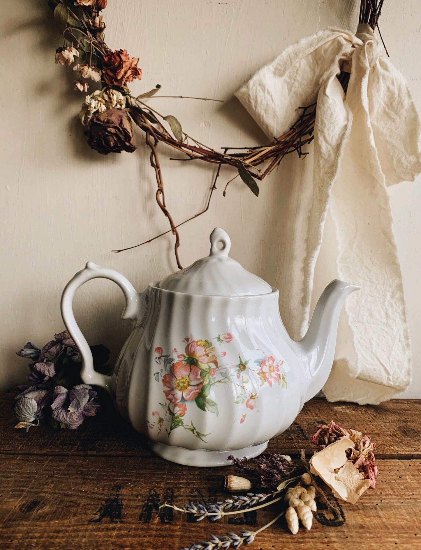 Vintage Rayware Floral Scalloped Teapot