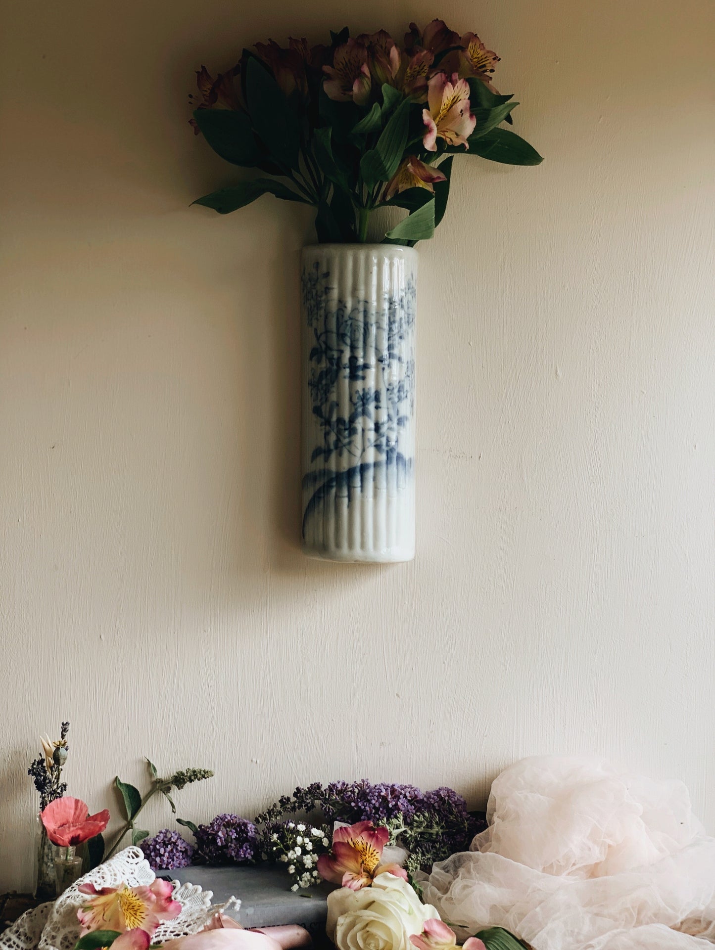 Vintage Wall Oriental Floral Vase