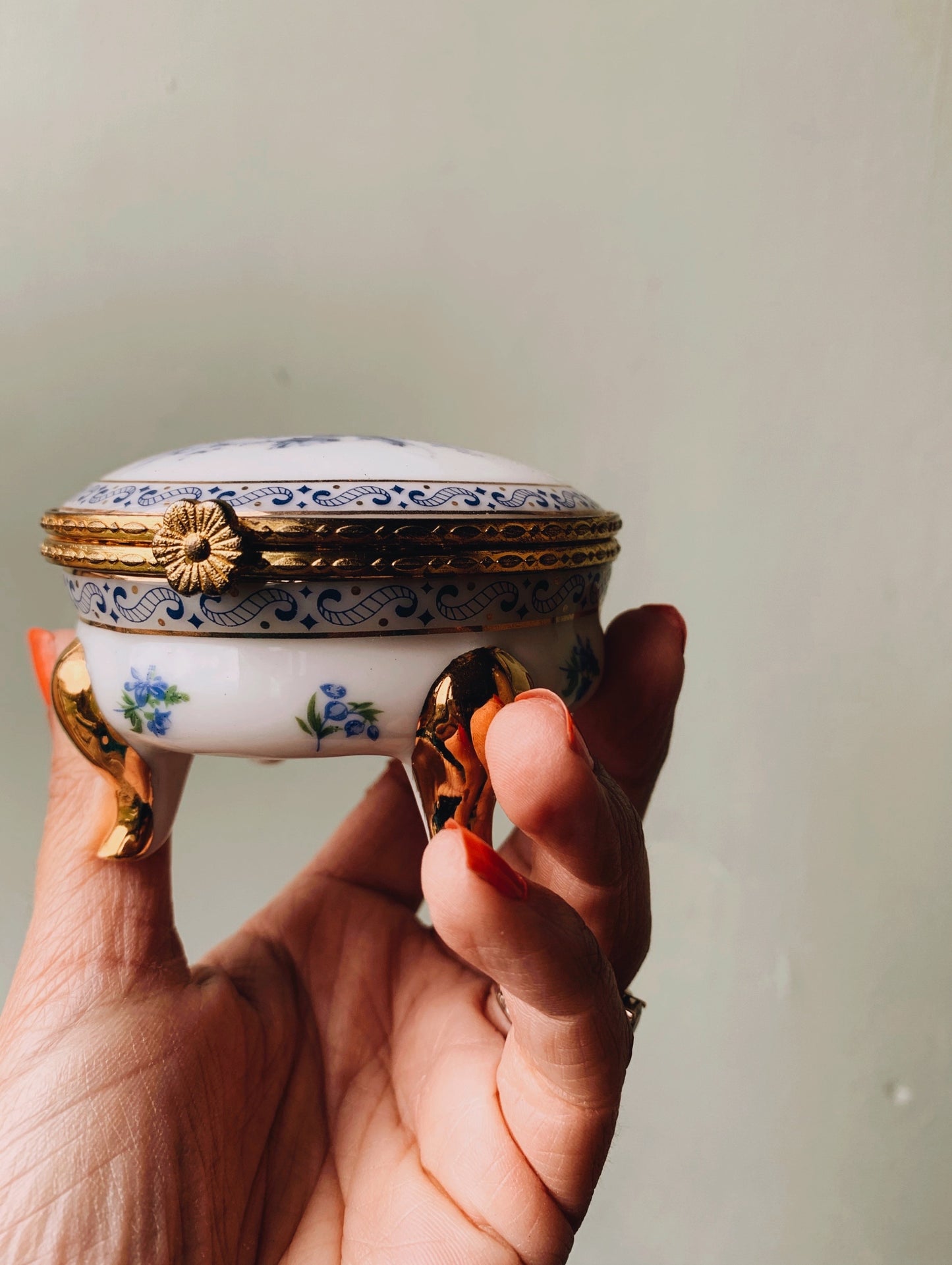 Vintage Blue Rose & Gilt Detailing Trinket Pot