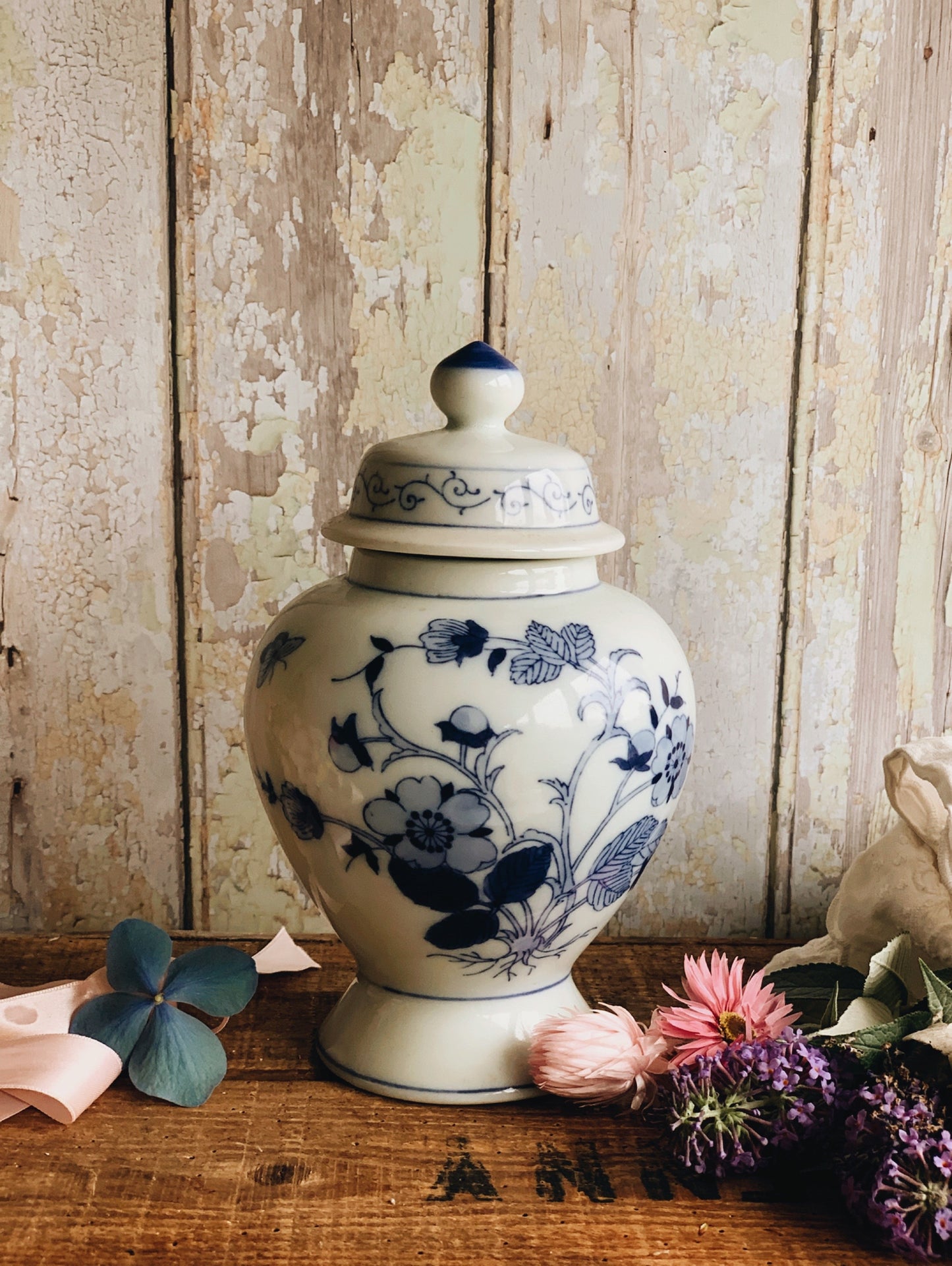 Large Vintage Blue & White Floral Ginger Jar