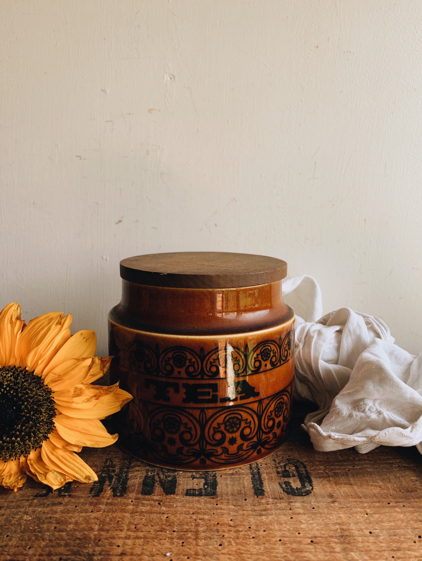 Hornsea Tea 1979’s Ceramic / Wooden Caddy