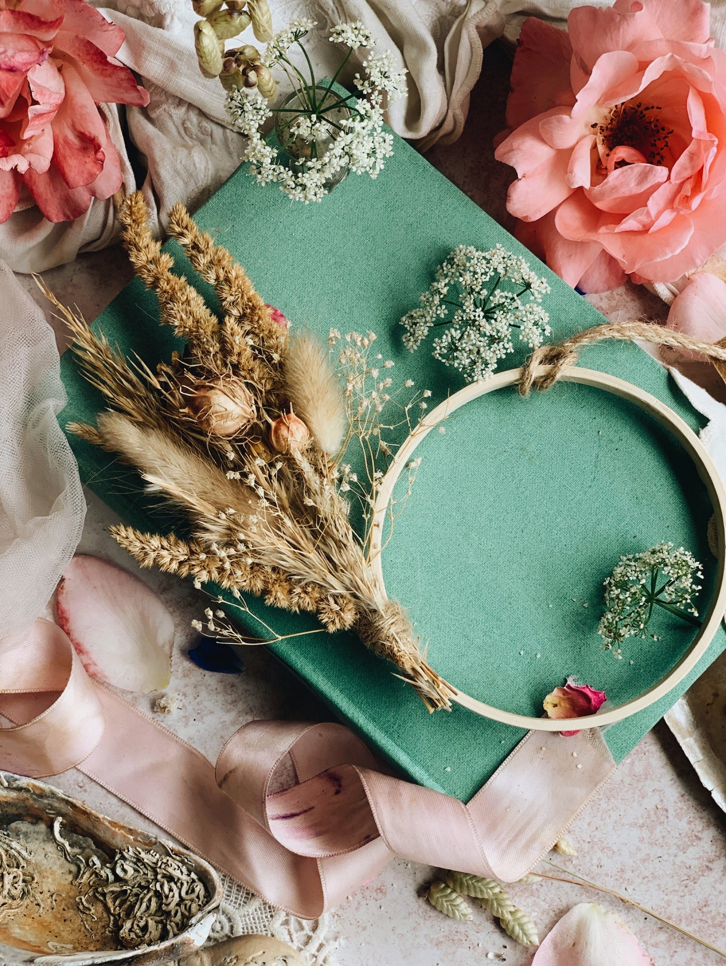 Rustic Neutral Dried Botanica Wreath