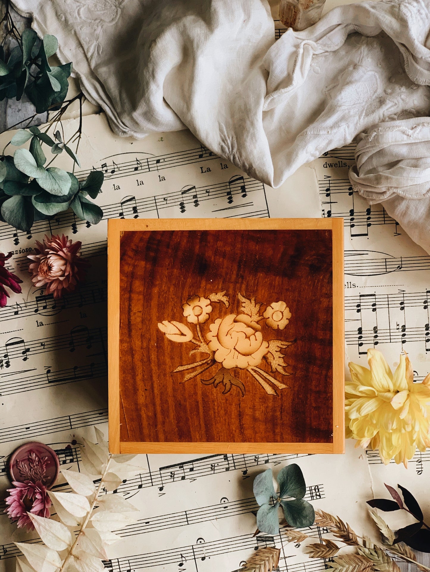 Antique Italian Floral Wooden Inlaid Box