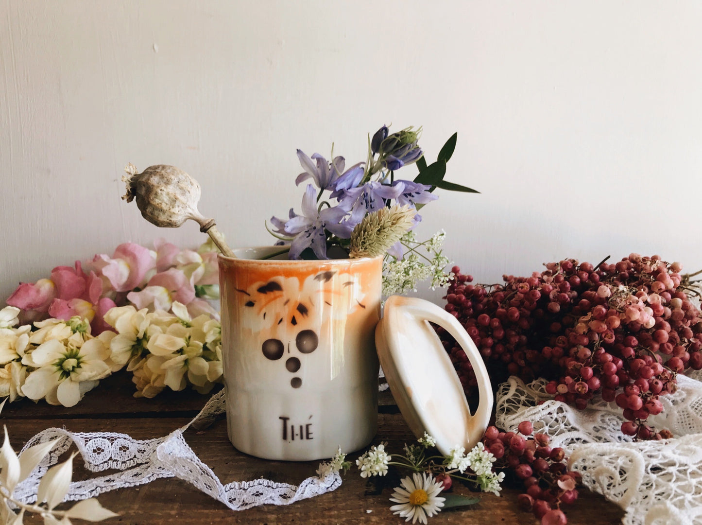 Vintage Ceramic Thé Pot & Lid