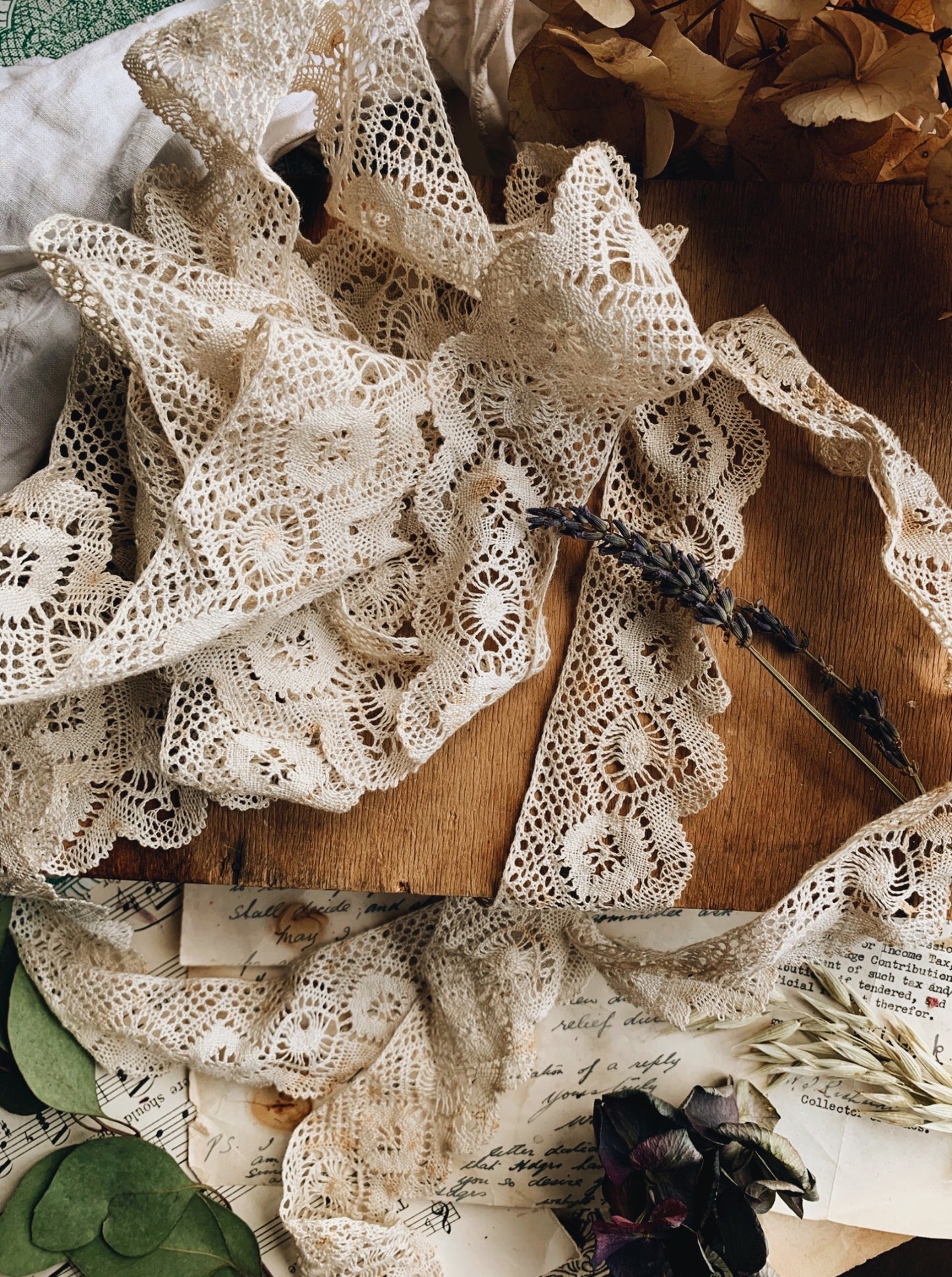 Vintage Cafe Lace Trim