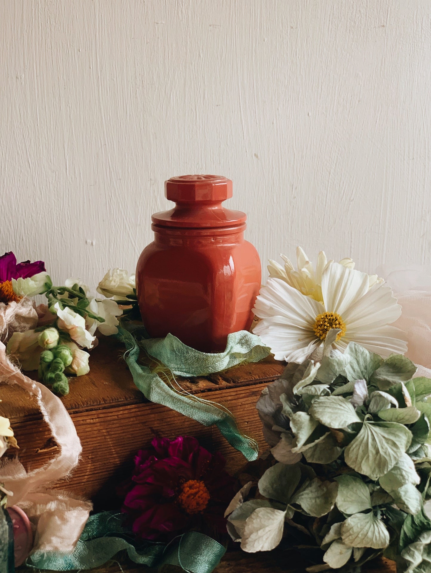 Retro Pink Blush Powder Pot