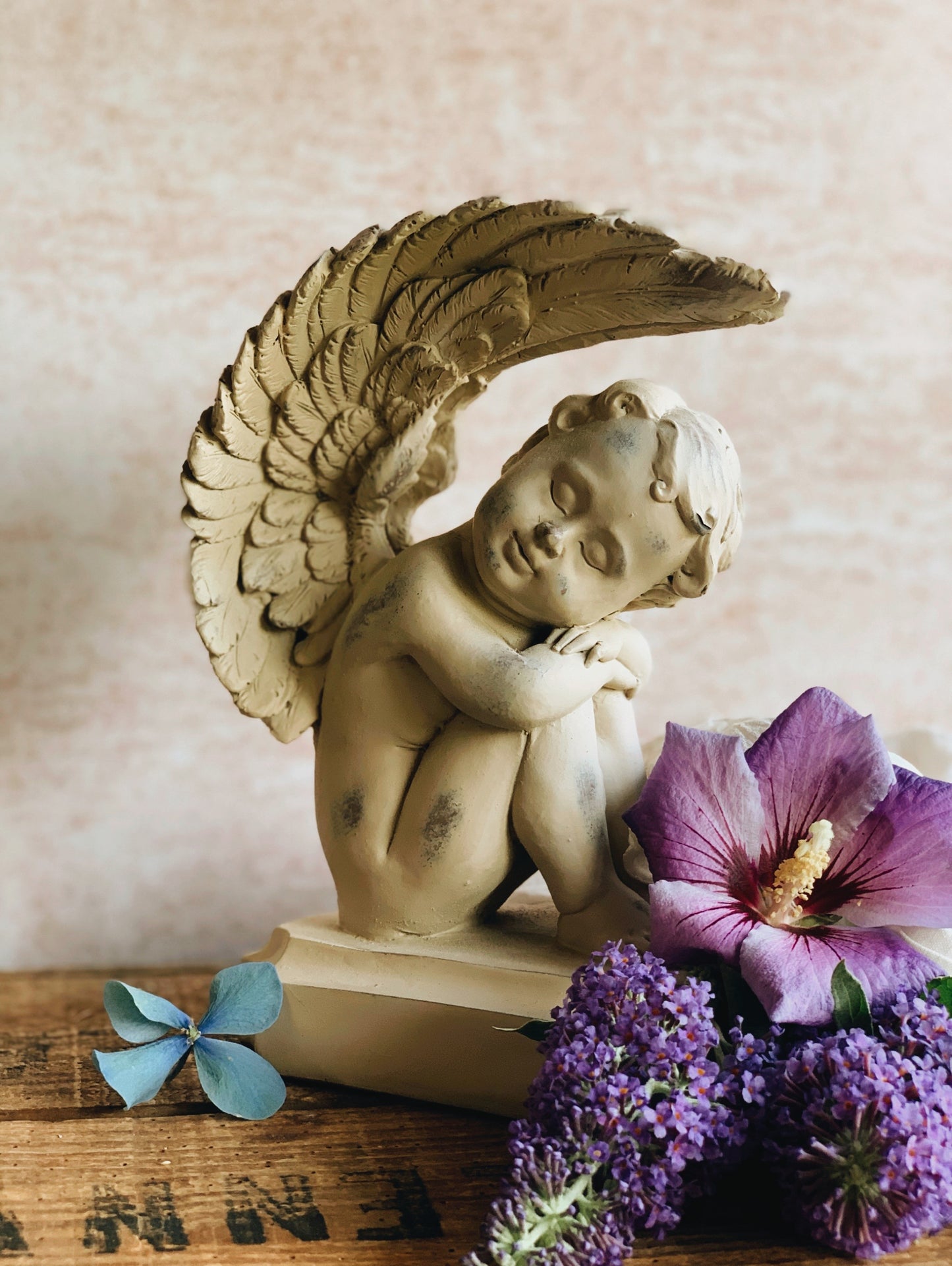 Two Vintage Cherub Bookends / Ornaments (UK SHIPPING ONLY)