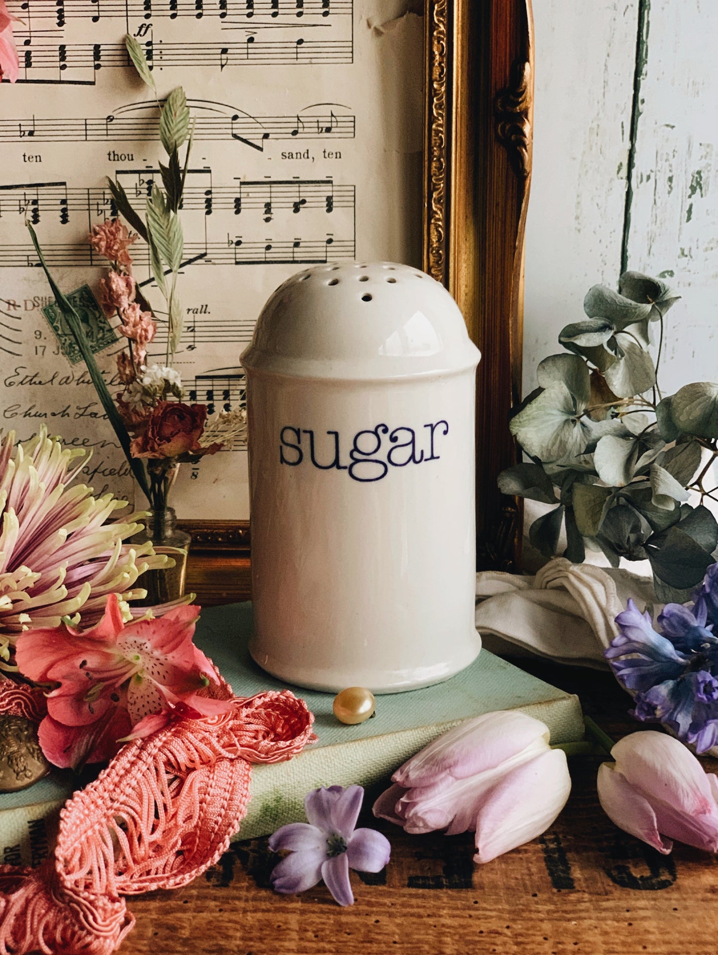 Kitsch Sugar Ceramic Shaker