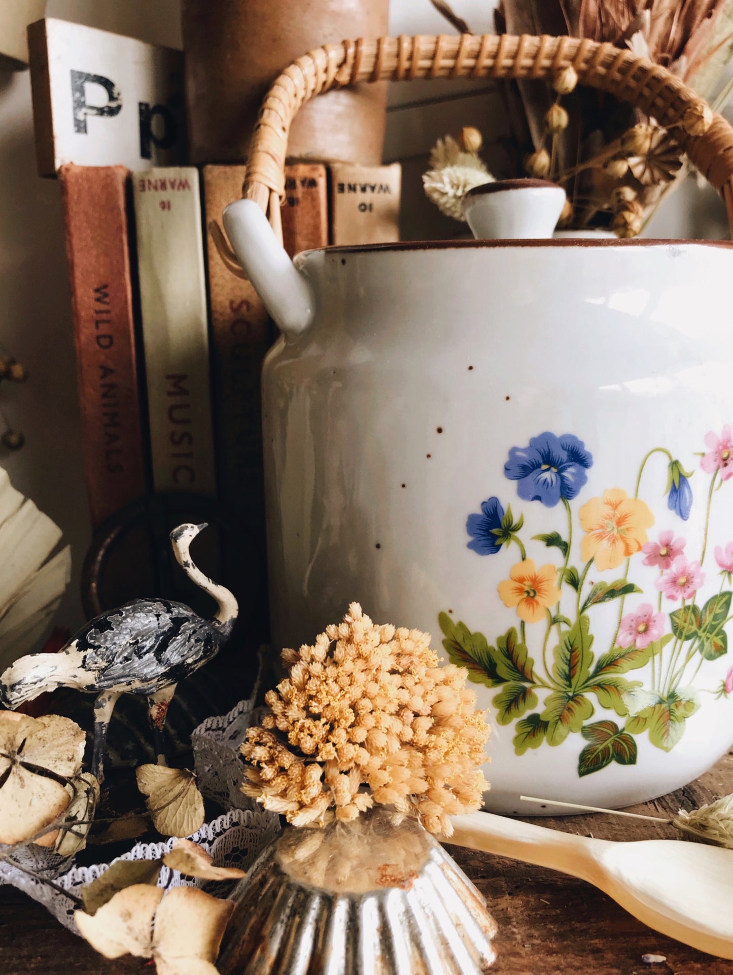 Vintage Floral Speckle Ceramic Bamboo Teapot