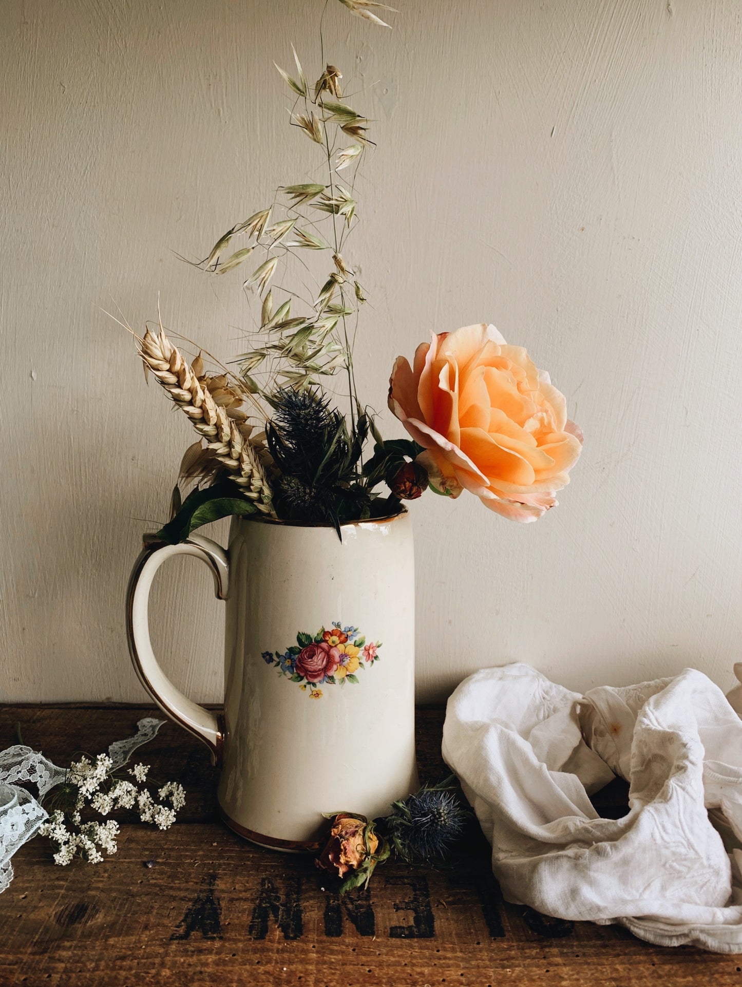 Vintage Sadler Whimsical Rose & Narrative Tankard / Vase