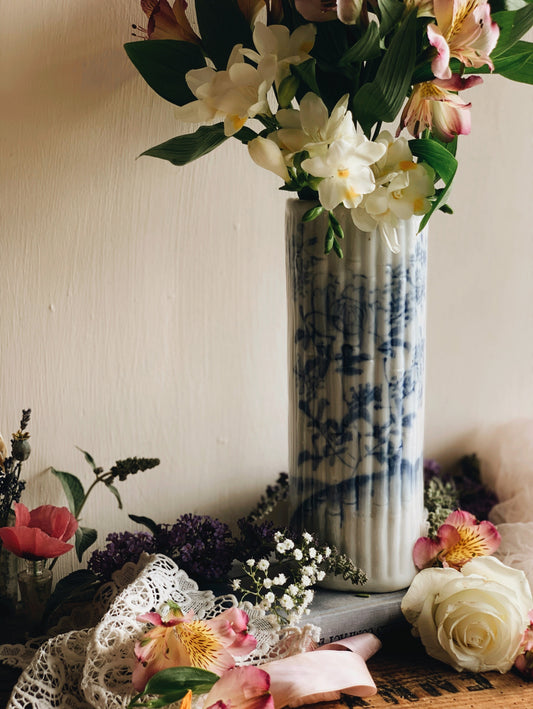 Vintage Wall Oriental Floral Vase