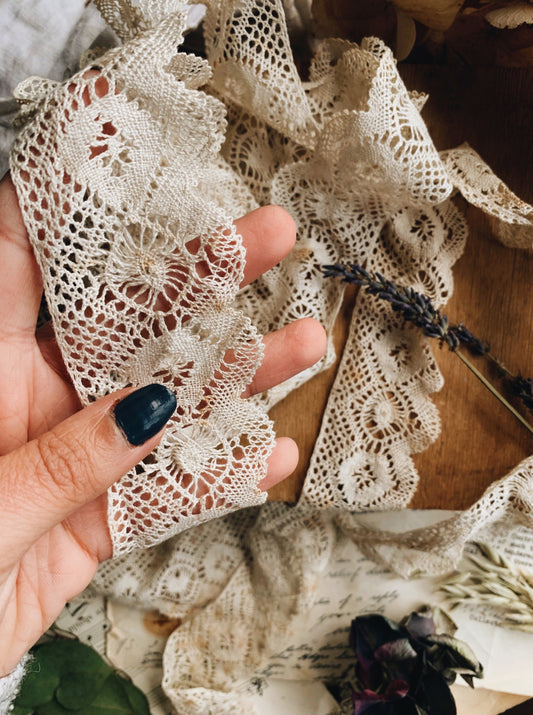 Vintage Cafe Lace Trim