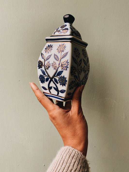 Vintage Decorative Blue & White Ginger Jar