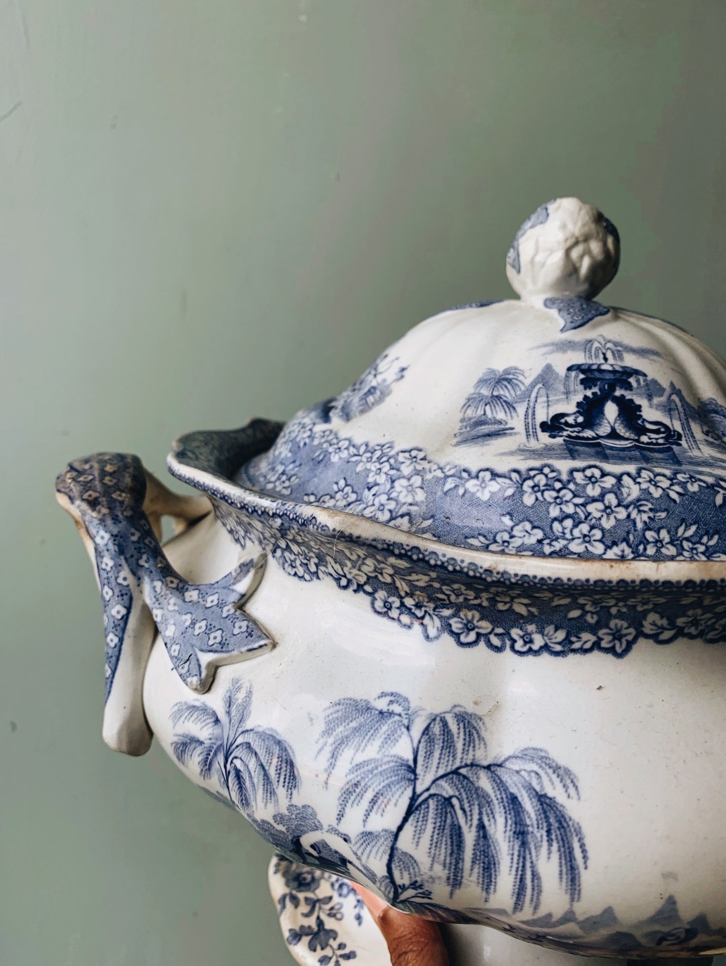 Large Early 1900’s Antique Blue & White Narrative Tureen Dish (UK postage / shipping only)