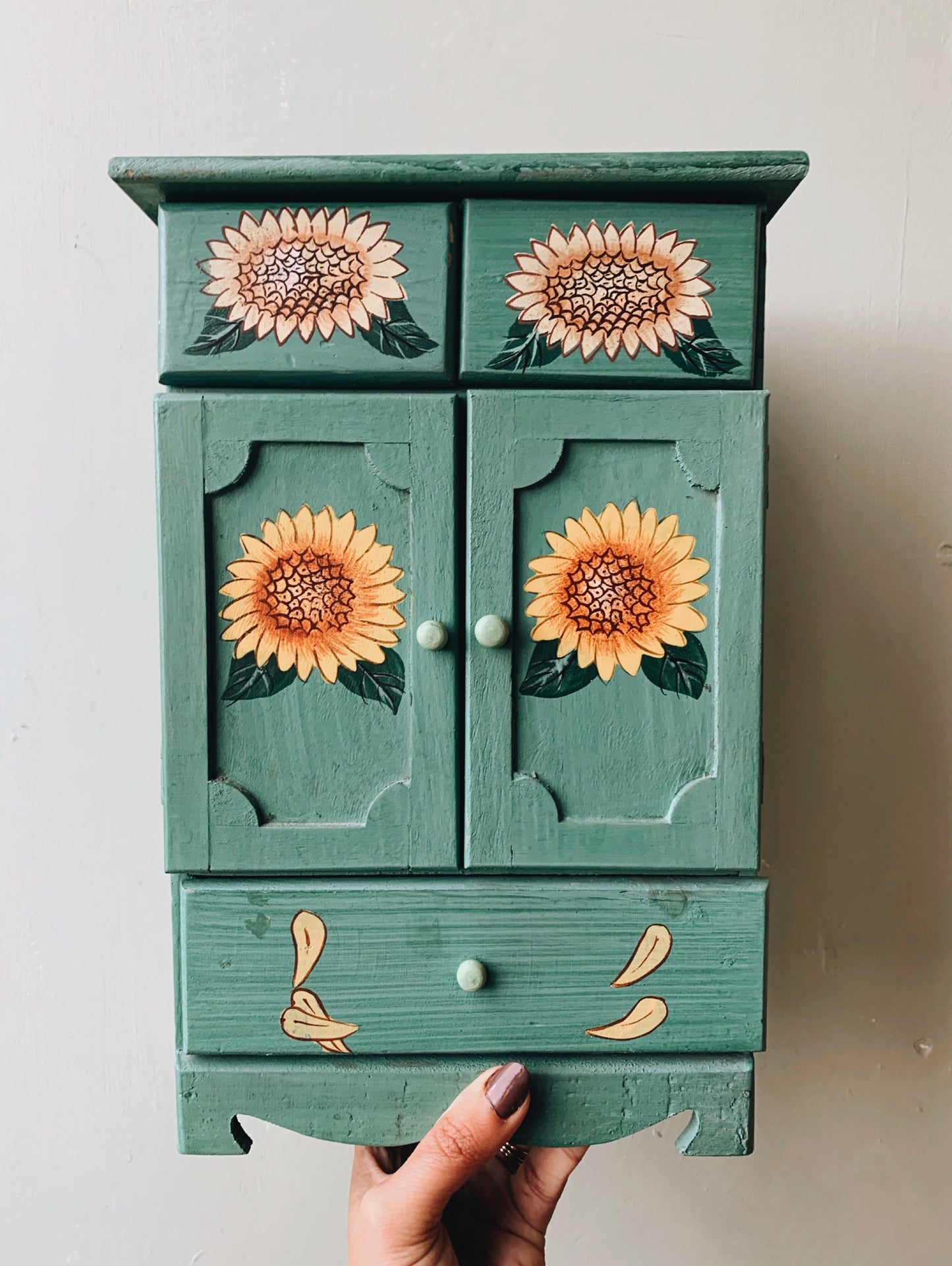 Vintage Sunflower Draws (UK SHIPPING ONLY)