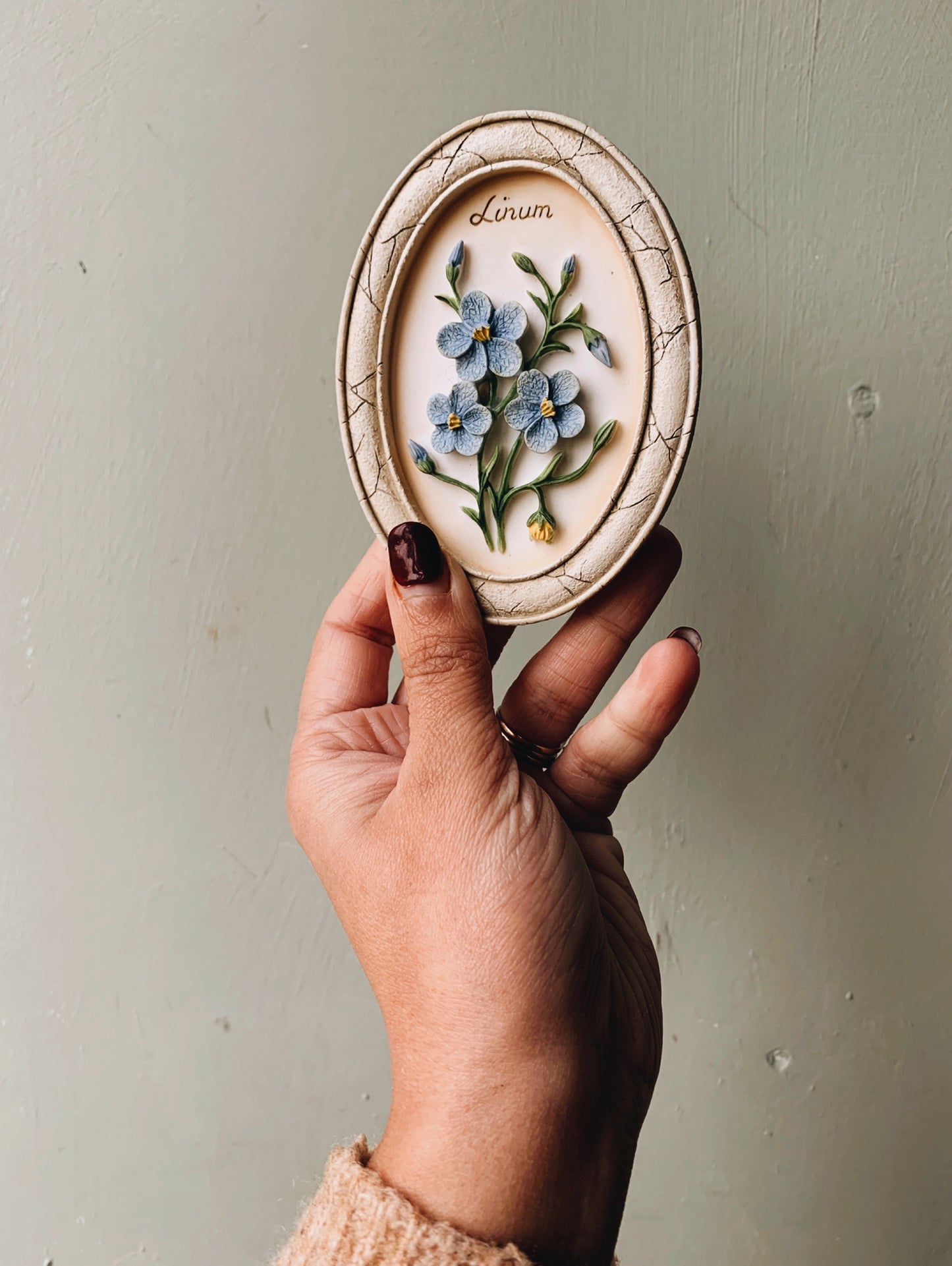 Floral Linum Wall Motif