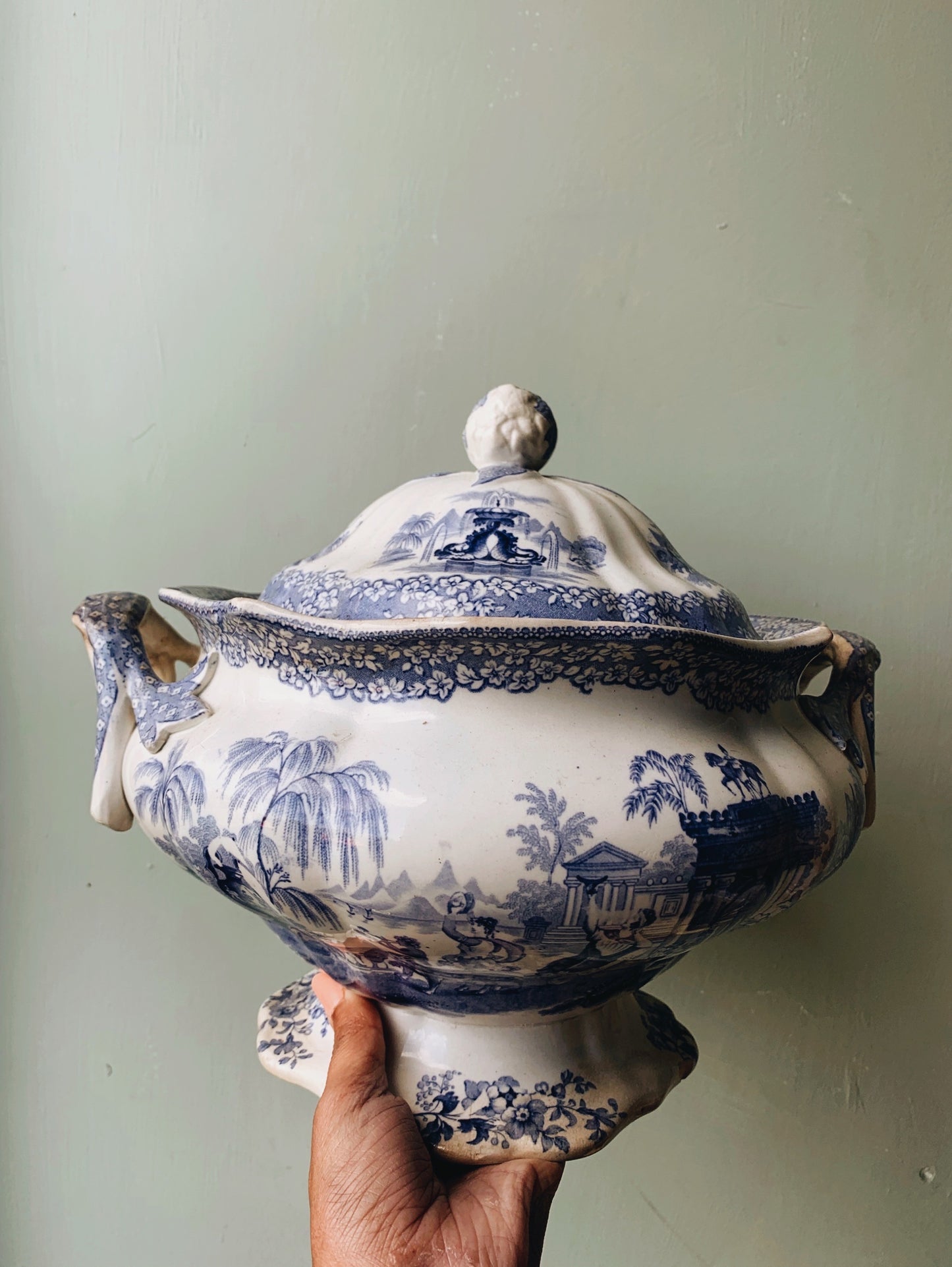 Large Early 1900’s Antique Blue & White Narrative Tureen Dish (UK postage / shipping only)