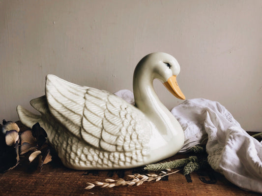 Kitsch Swan
