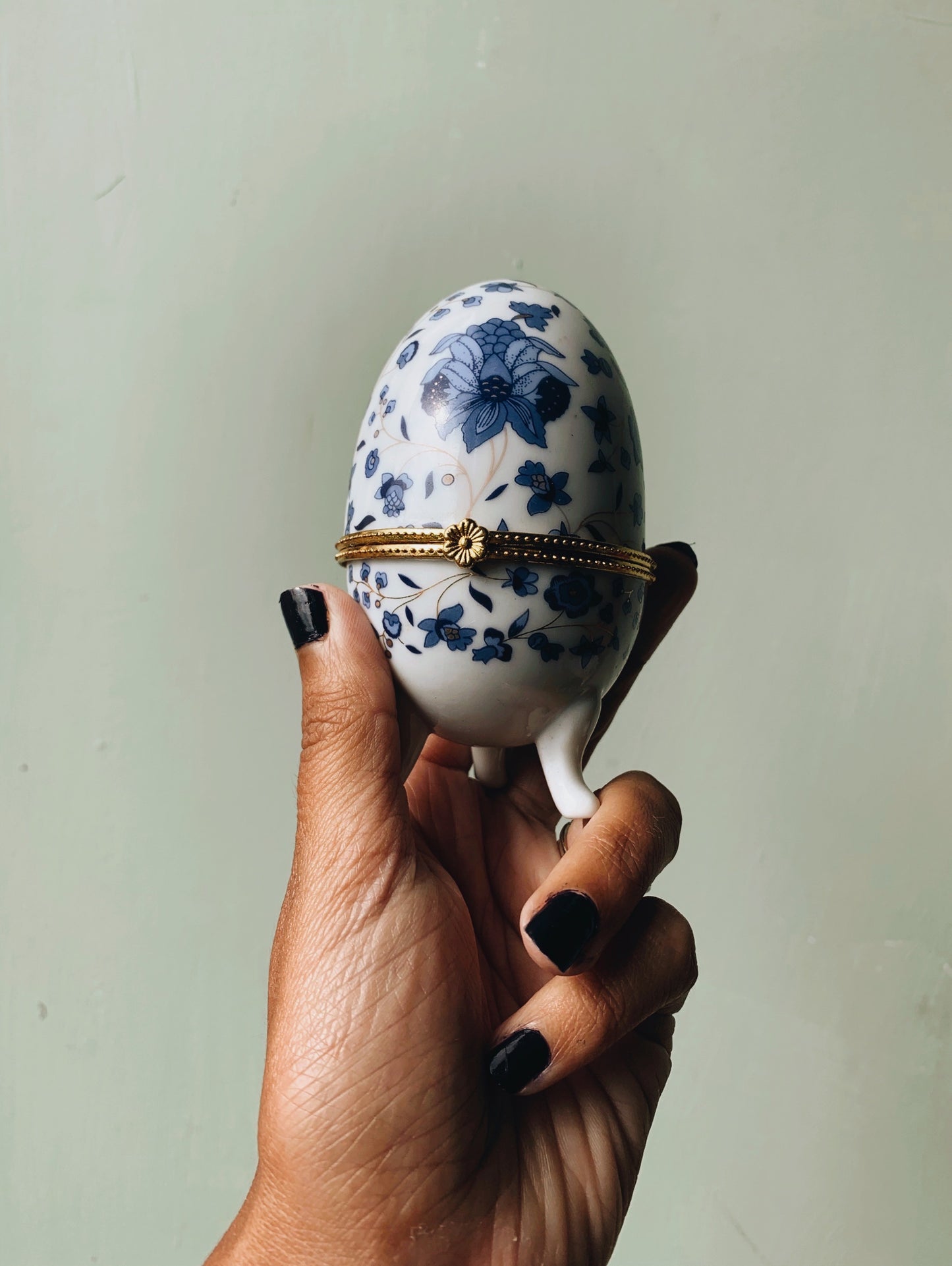 Vintage Floral Gilt Egg Orniment