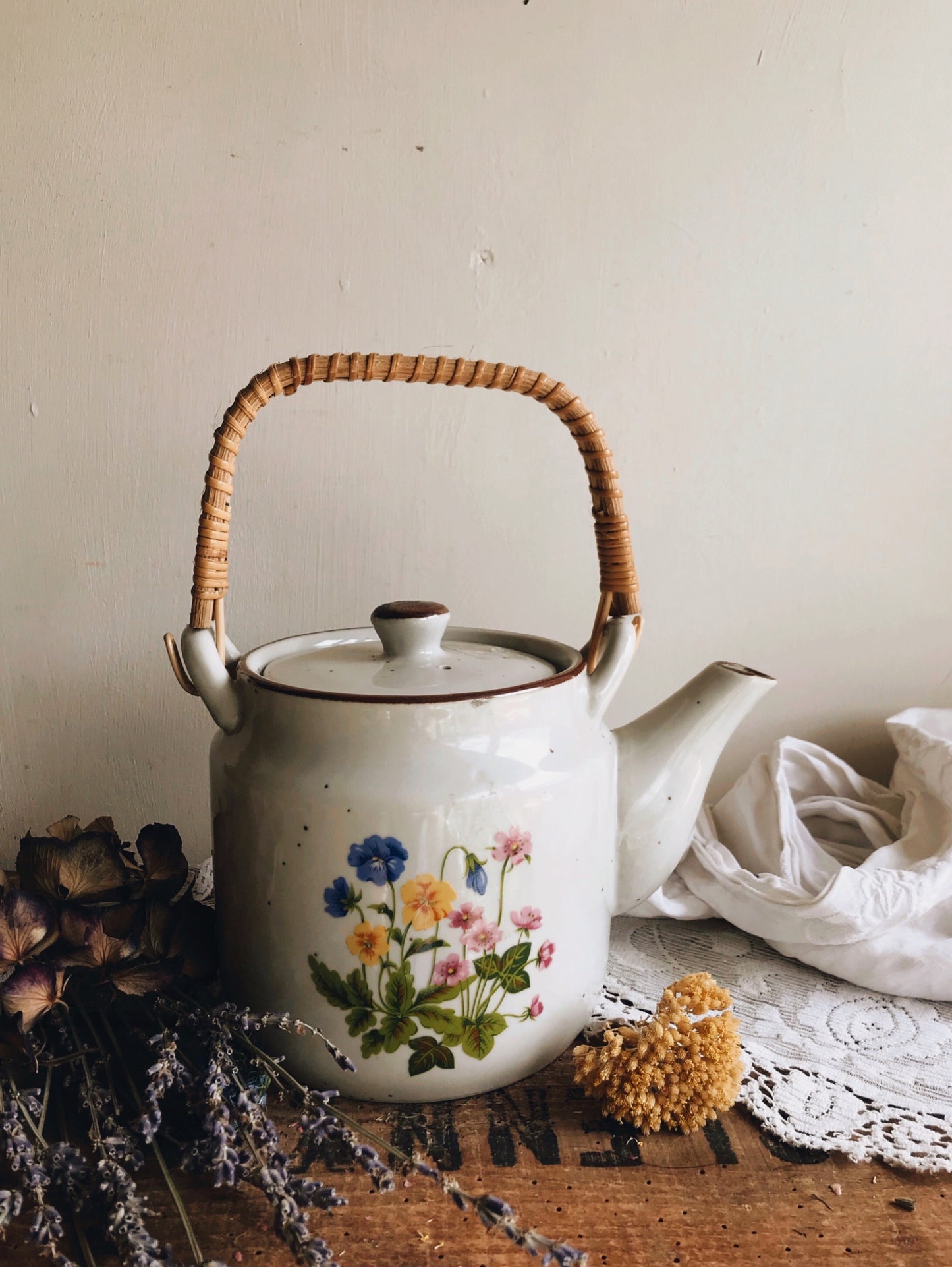 Vintage Floral Speckle Ceramic Bamboo Teapot