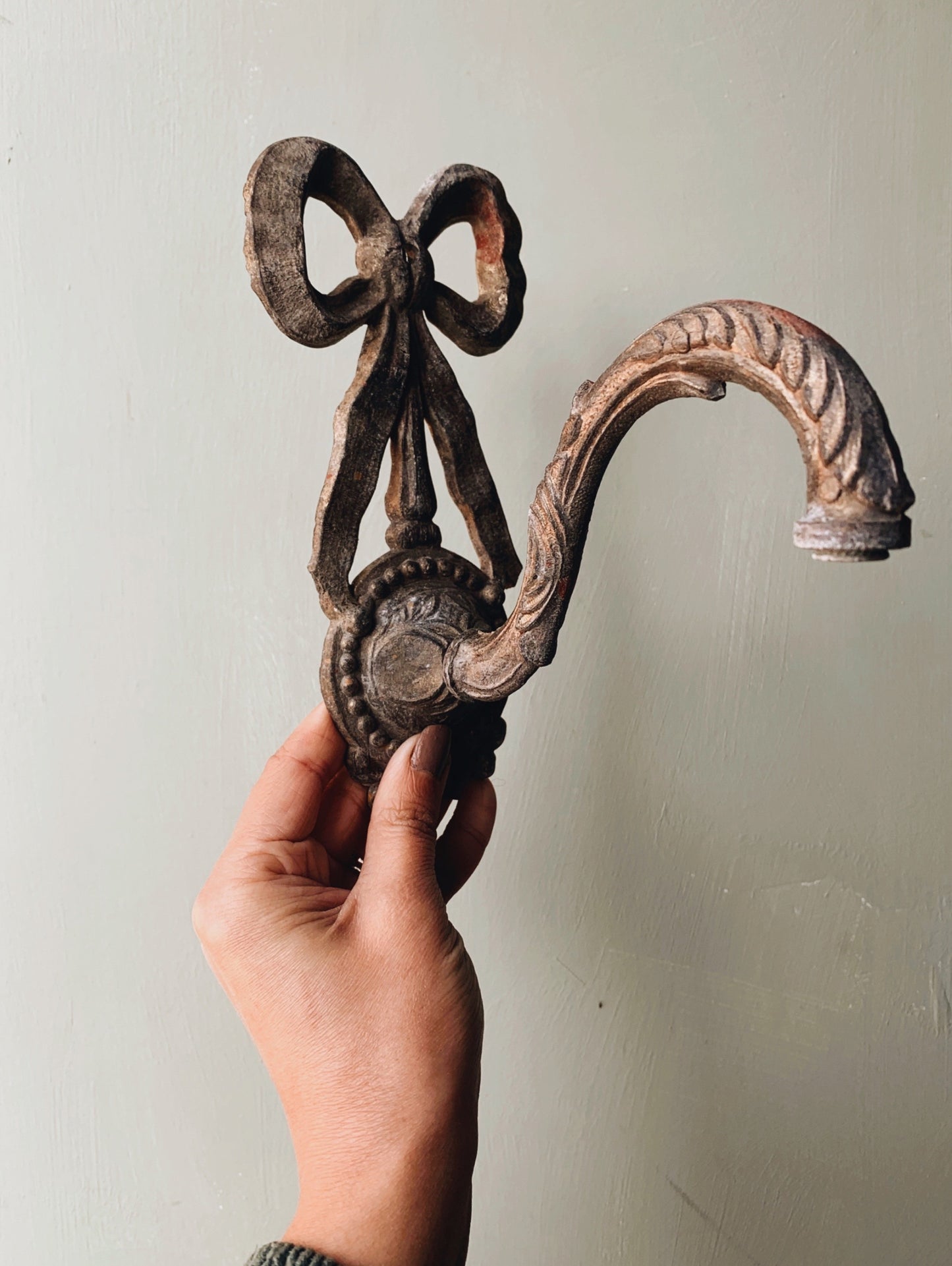 Antique Patina Decorative Bow Tap Accessory