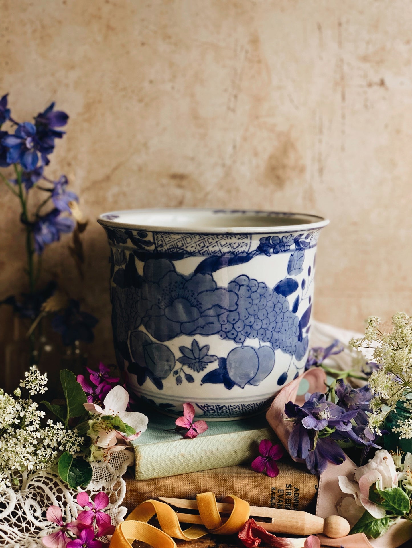 Vintage Oriental Ming Blue & White Planter