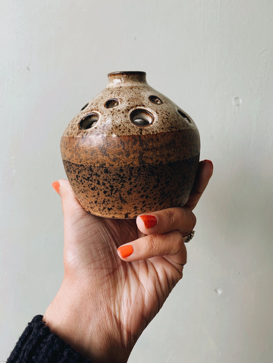 Rustic Hand~thrown Two Tone Speckle Posy Vase