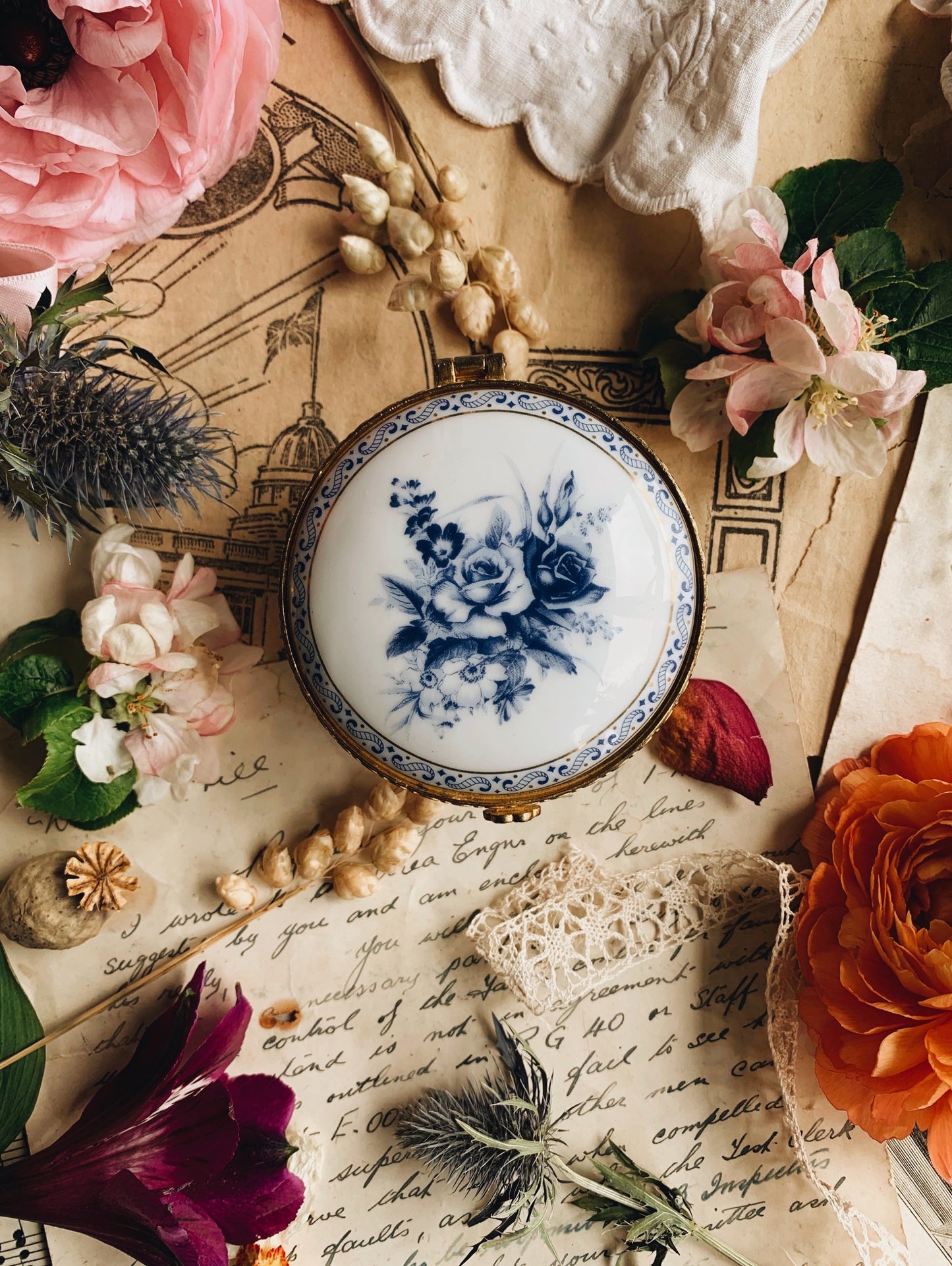 Vintage Blue Rose & Gilt Detailing Trinket Pot