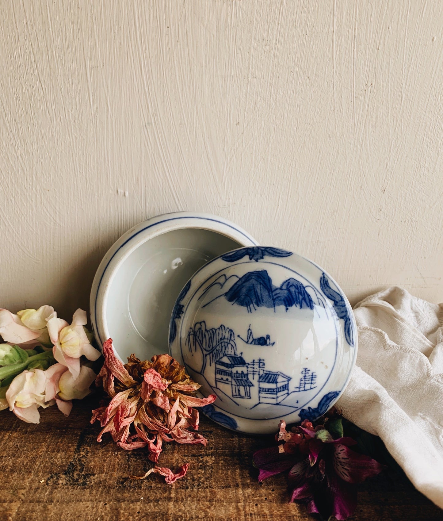 Vintage Oriental Narrative Ceramic Pot & Lid