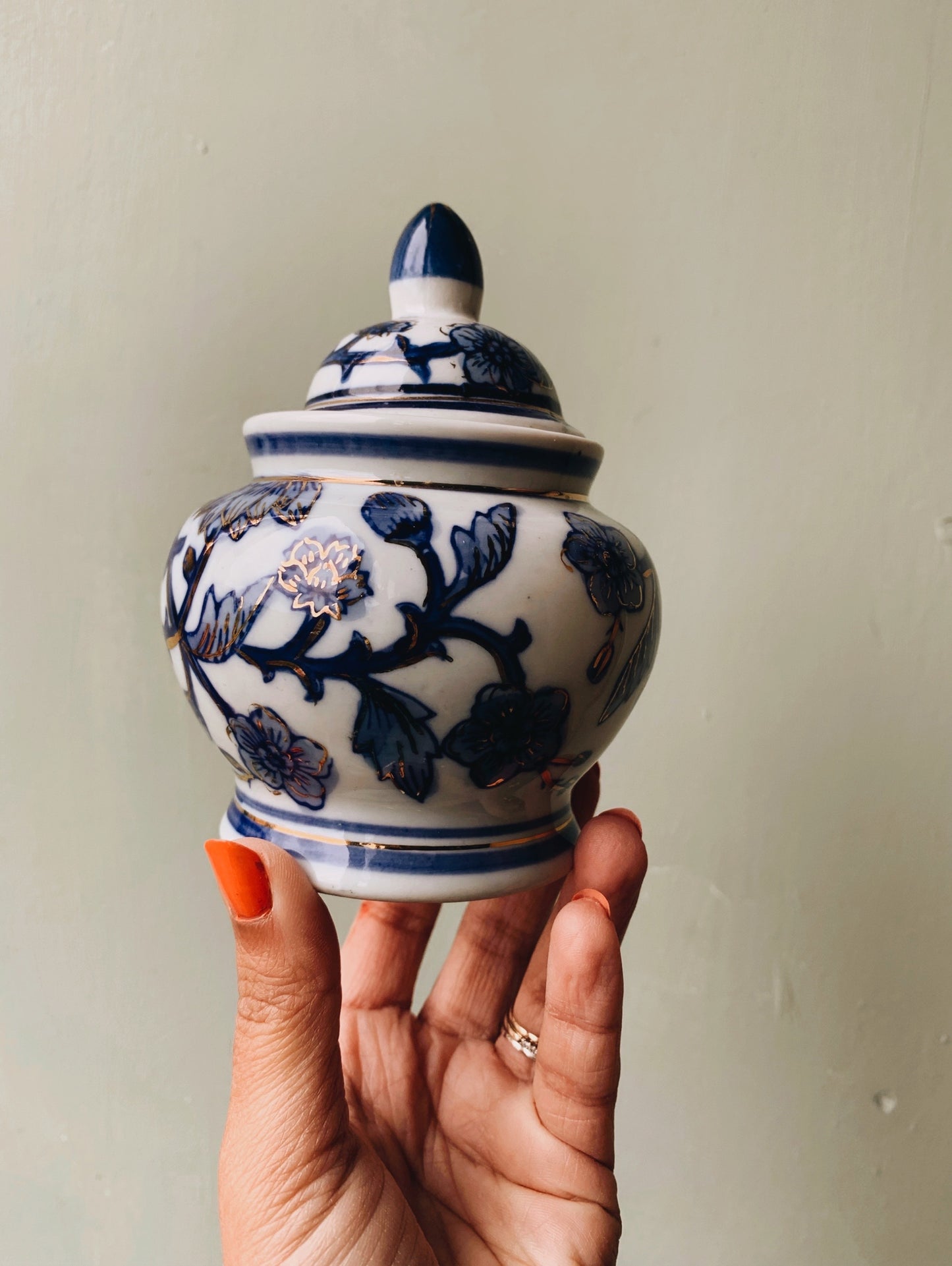 Vintage Oriental Blue & White Floral Ginger Jar with Gilt Detailing