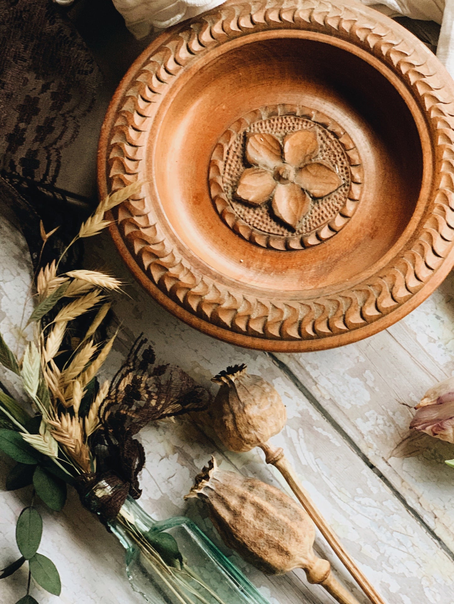 Vintage Wooden Hand~carved Botanica Floral Wall Motif / Dish