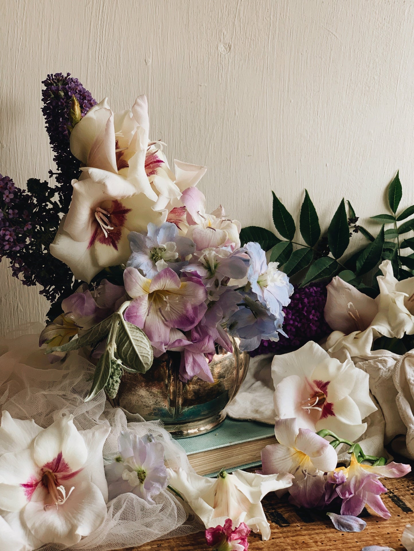 Vintage Frog Dutch Posy