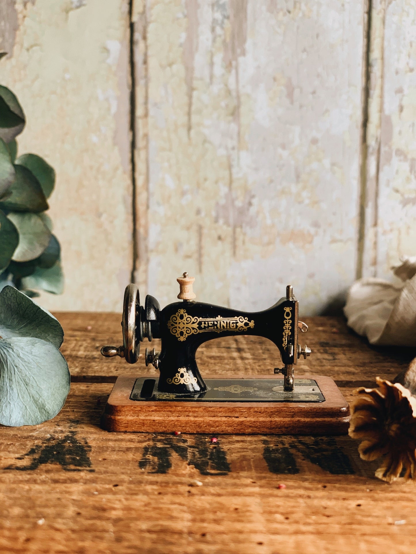 Rare Vintage Miniature Hening Dolls House Sewing Machine