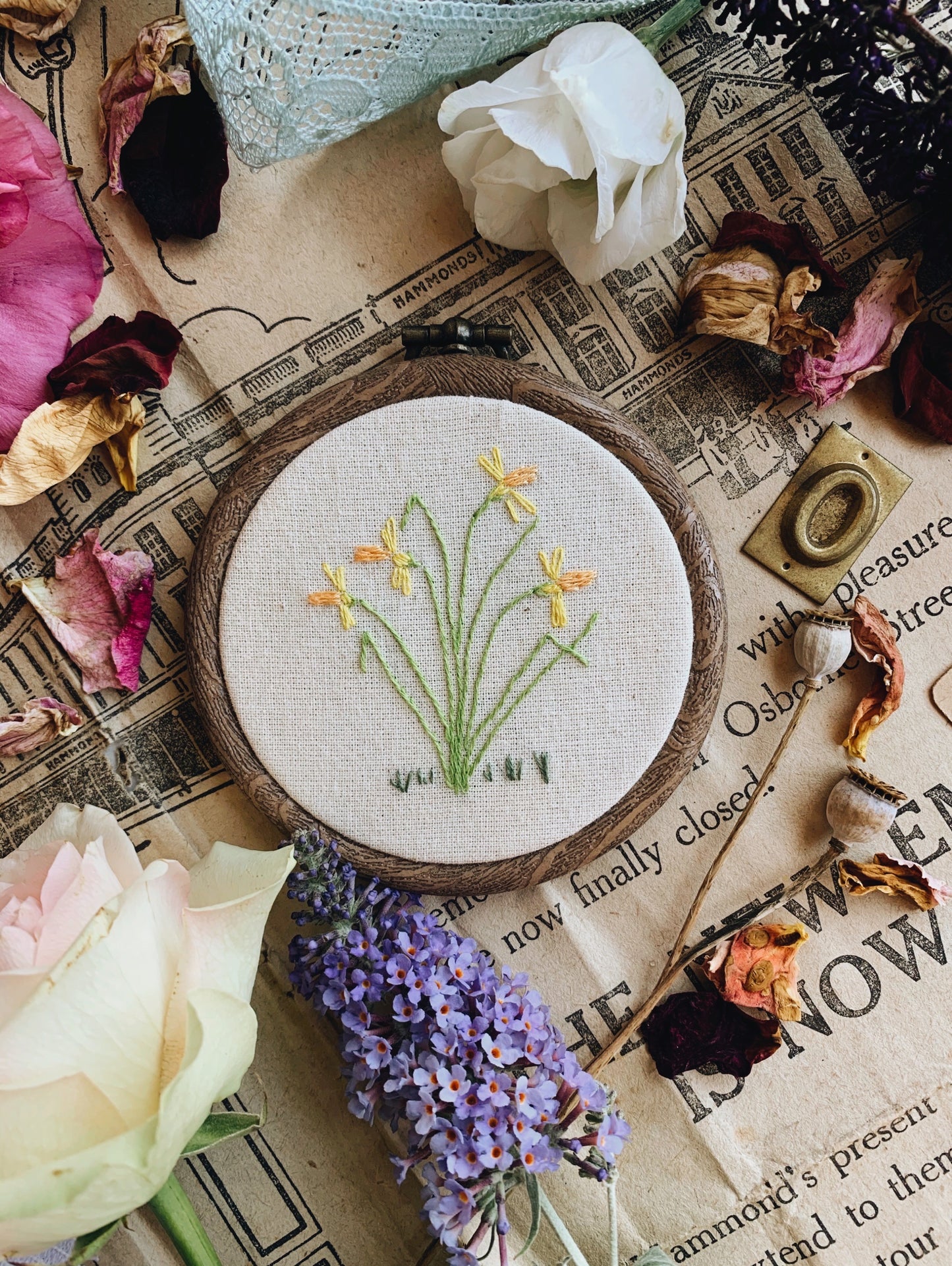 Vintage Daffodil Embroidery Hoop / Hanging