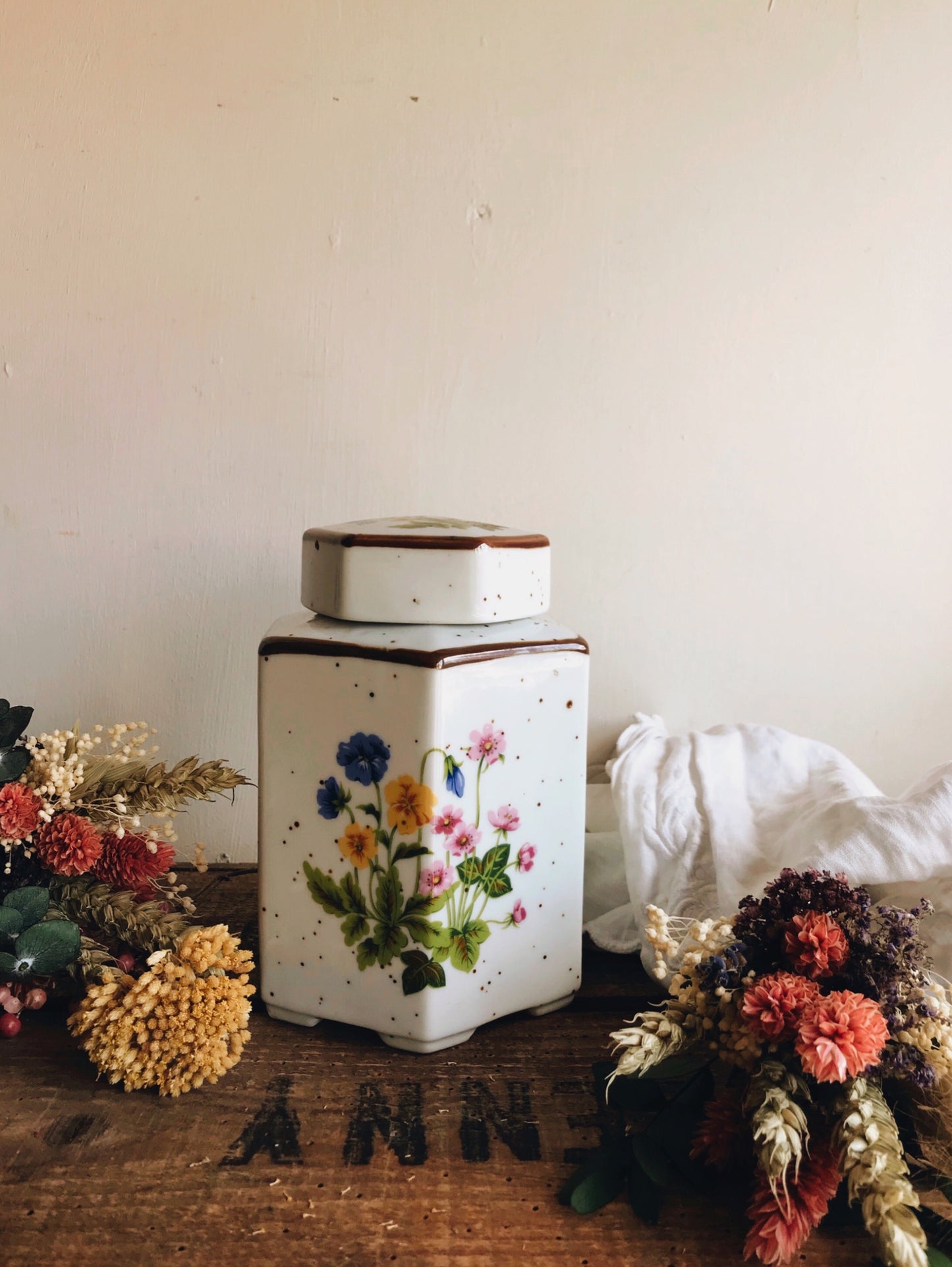 Vintage Ceramic Speckle Floral Pot with Top
