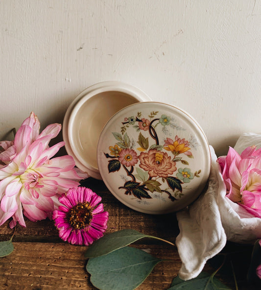 Vintage Floral Sadler Pot