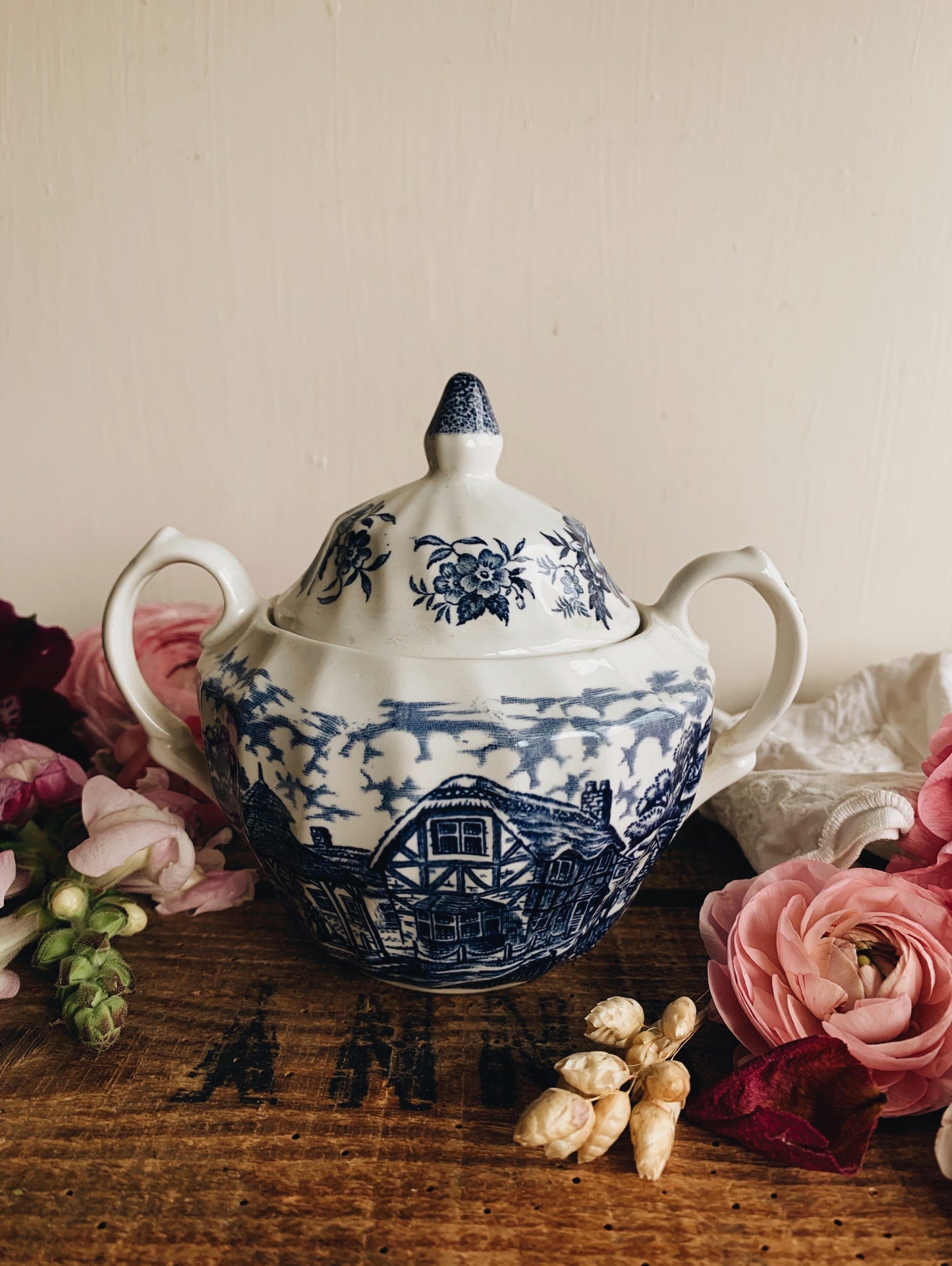 Antique Merrie Olde Blue & White Ironstone Narrative Pot (sugar pot)