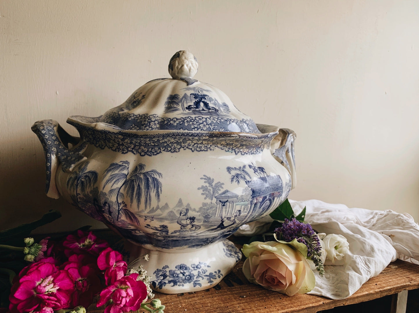 Large Early 1900’s Antique Blue & White Narrative Tureen Dish (UK postage / shipping only)