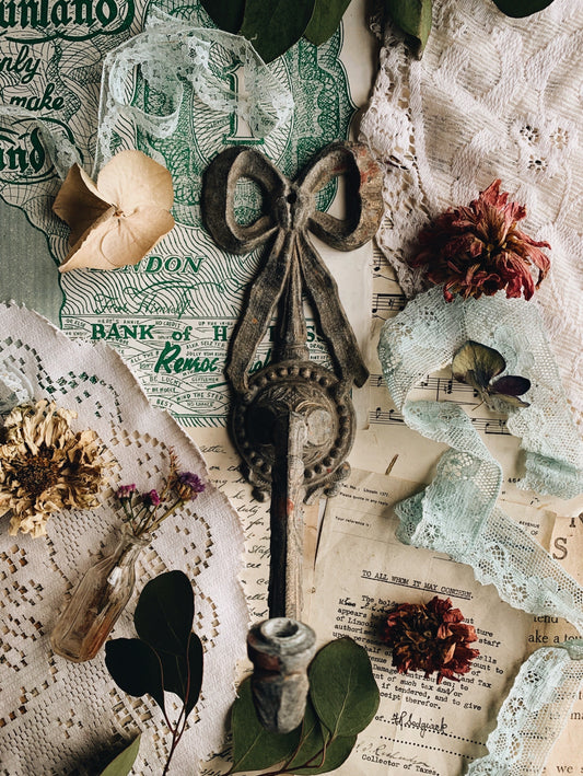 Antique Patina Decorative Bow Tap Accessory