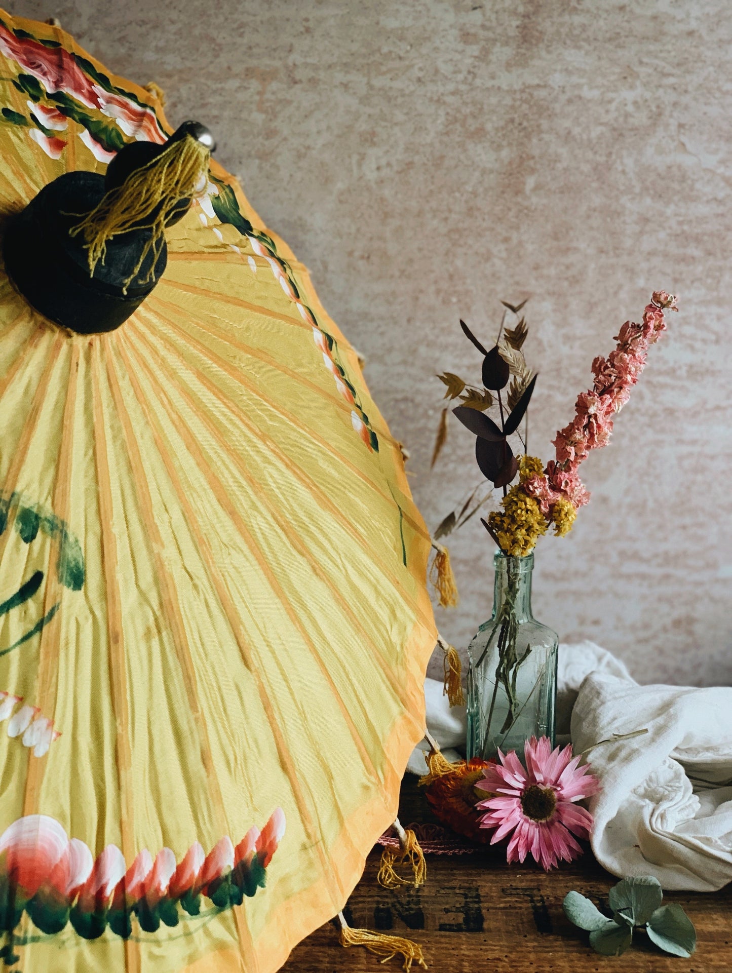 Vintage Oriental Wooden & Fabric Umbrella (UK SHIPPING ONLY)