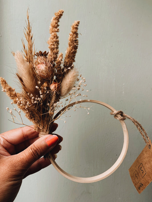 Rustic Neutral Dried Botanica Wreath