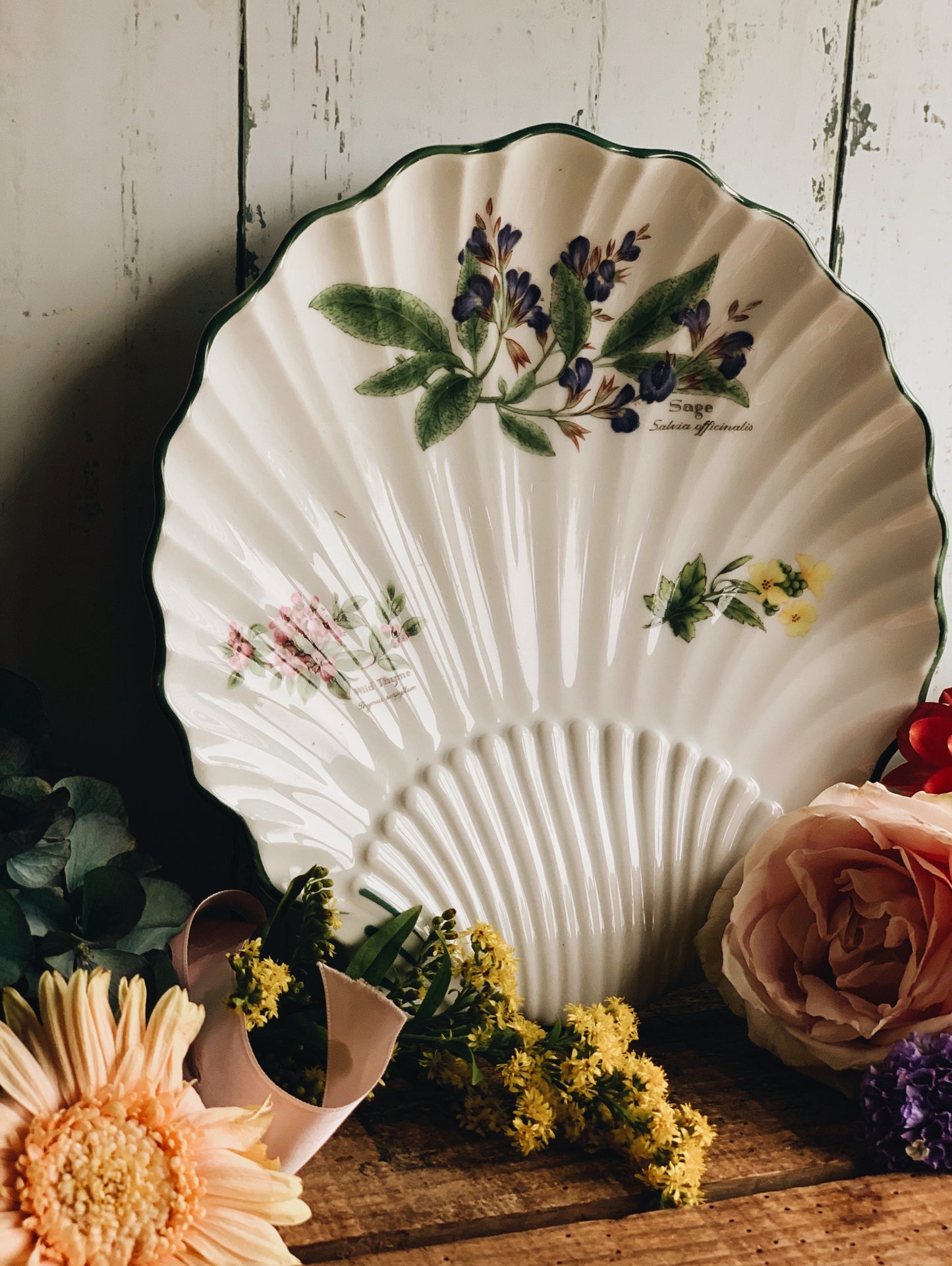Vintage Worcester Herbs Clam Shell Dish (UK SHIPPING ONLY)