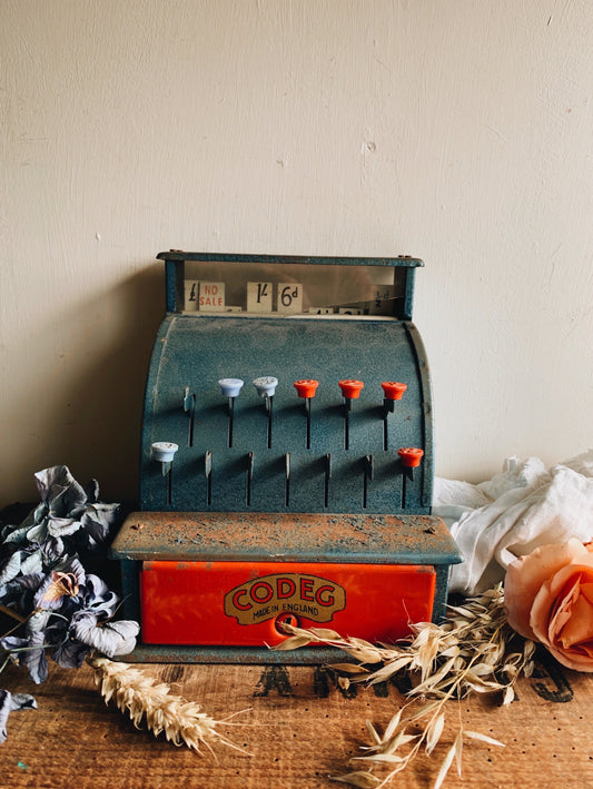 Vintage 1950’s Cash Register