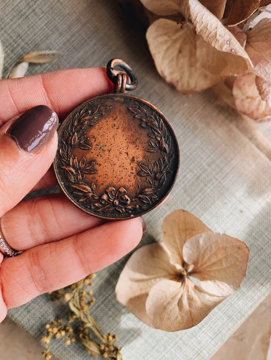 Antique Narrative / Devorative Medal (the smallholder championship)