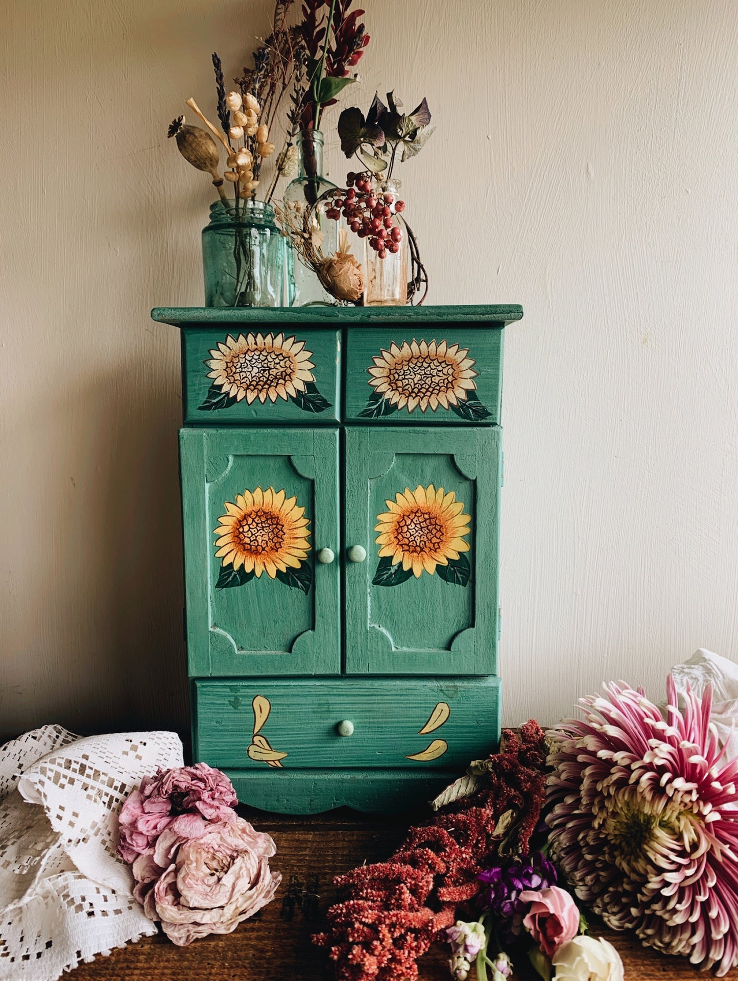 Vintage Sunflower Draws (UK SHIPPING ONLY)