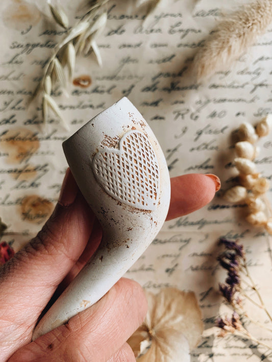 Antique Patterned Heart Victorian Clay Pipe
