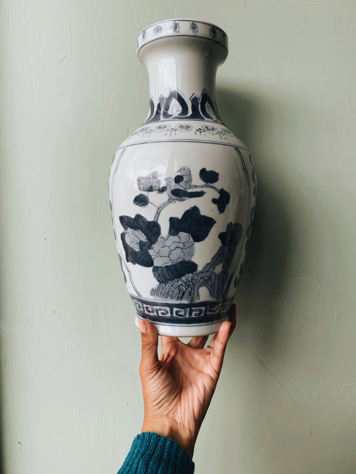 Large Vintage Blue & White Decorative Oriental Hand~painted Vase