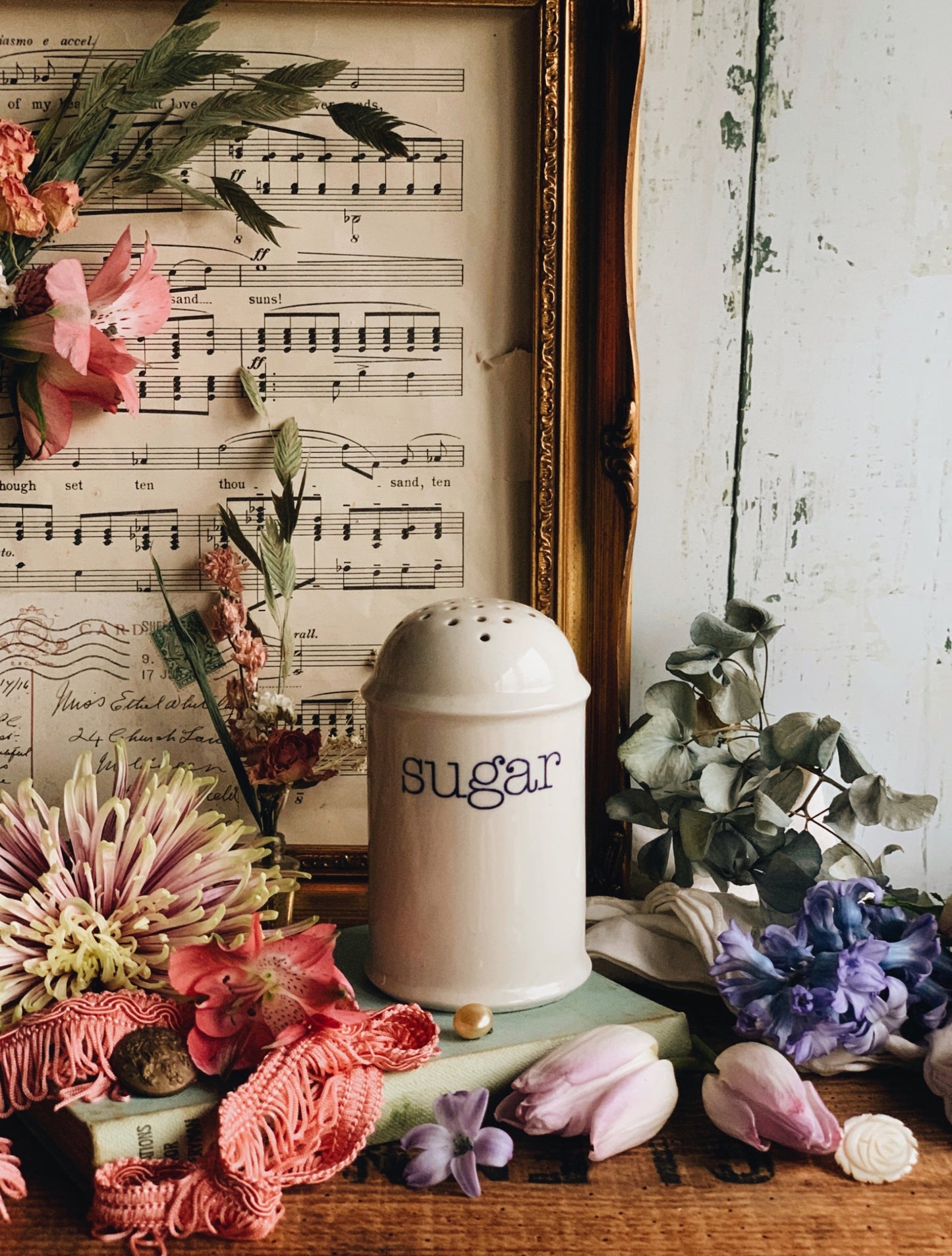 Kitsch Sugar Ceramic Shaker